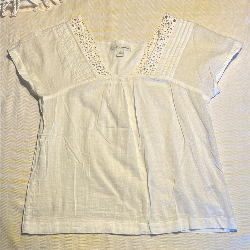 Banana Republic White Cotton Eyelet V-Neck Peasant Top size XS 100% cotton